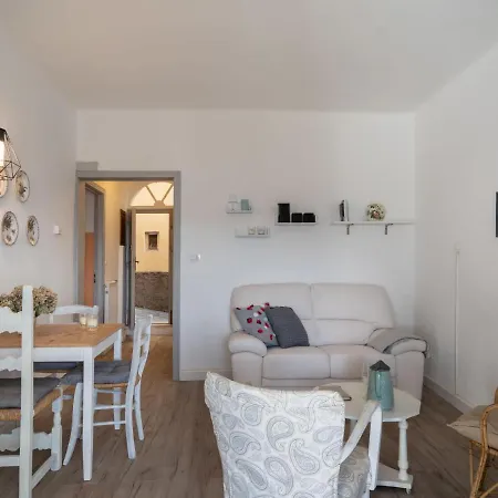 Bouganville Und Agapanthus By Interhome 펜션 *