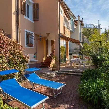 度假居 Bouganville Und Agapanthus By Interhome *